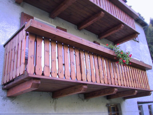 Stecche per balconi in legno di pino impregnato realizzato da Linea Montanalegno - ILT