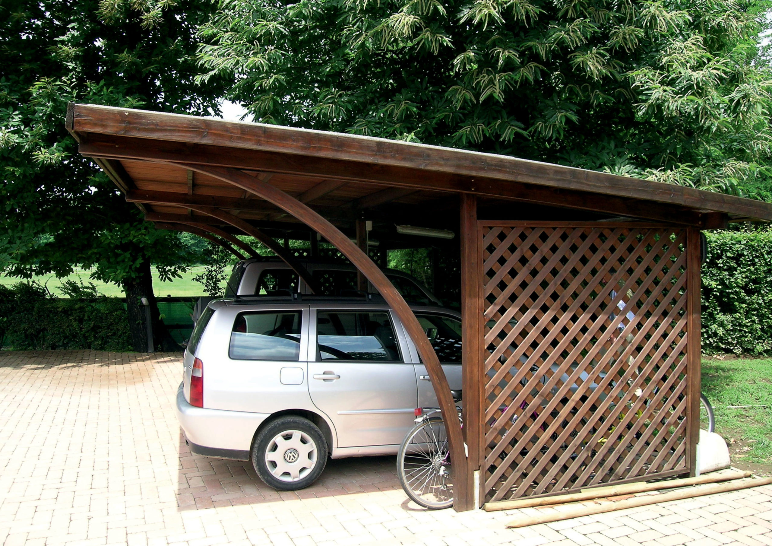 Carport in legno di pino nordico impregnato o larice o lamellare realizzato da Linea Montanalegno - ILT